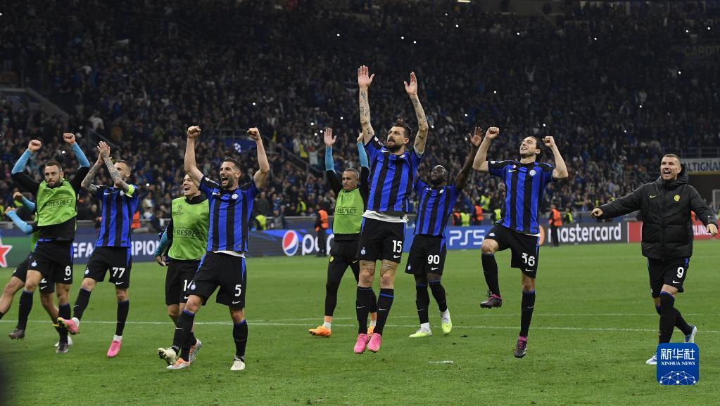 2280万买的恩里克砸手里？斯基拉：国米正找寻邓弗里斯的替补