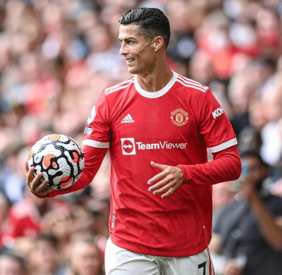 AC米兰在意大利杯1／8决赛中0-1不敌拉齐奥，终结13连胜，遭遇赛季首败。