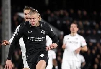 回顾苏炳添10次“破十”光辉瞬间